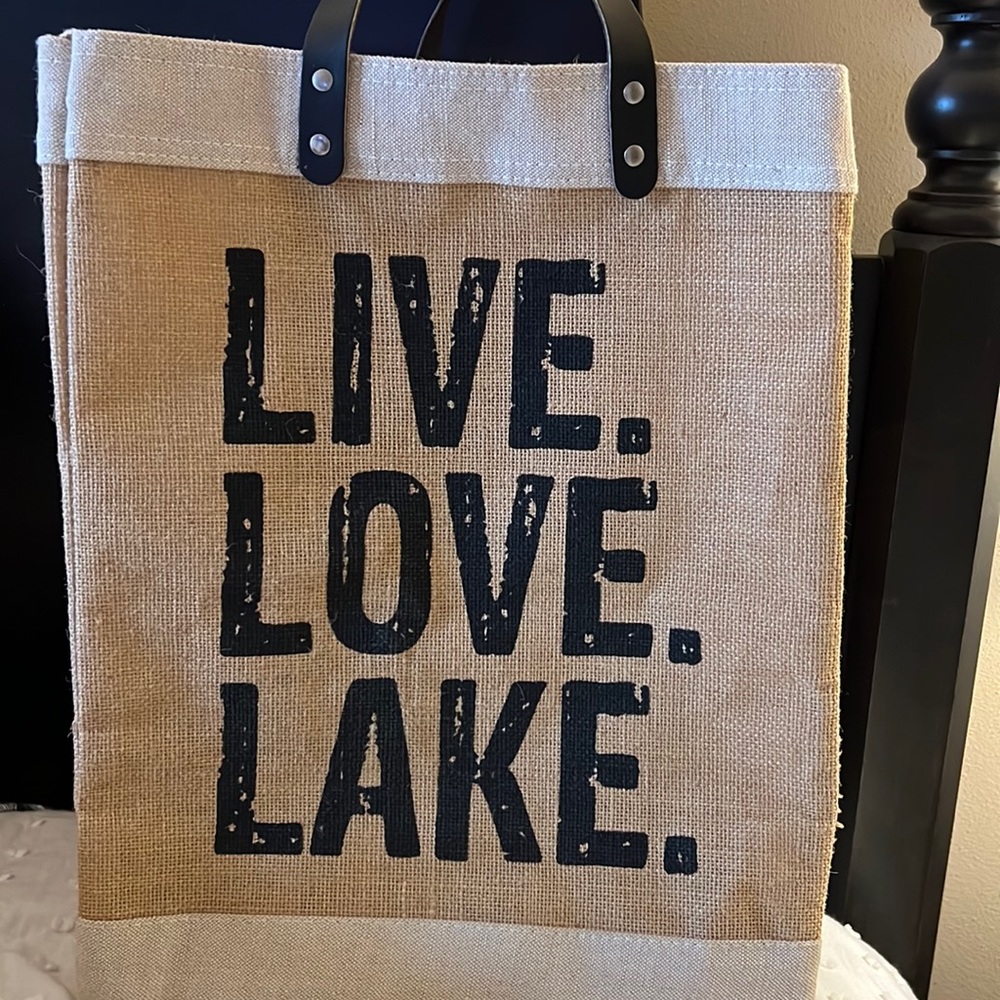 This fun oversized bag is great for the boat, beach or pool!